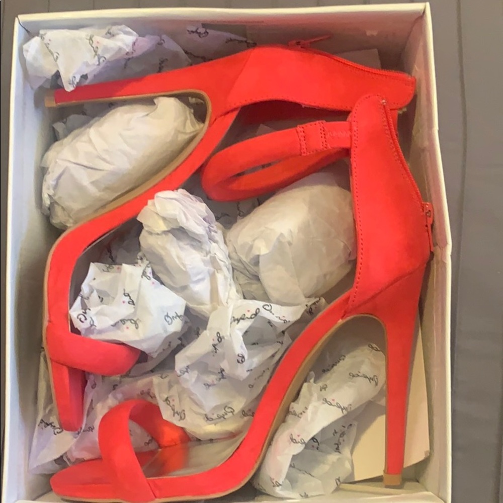 Suede pump